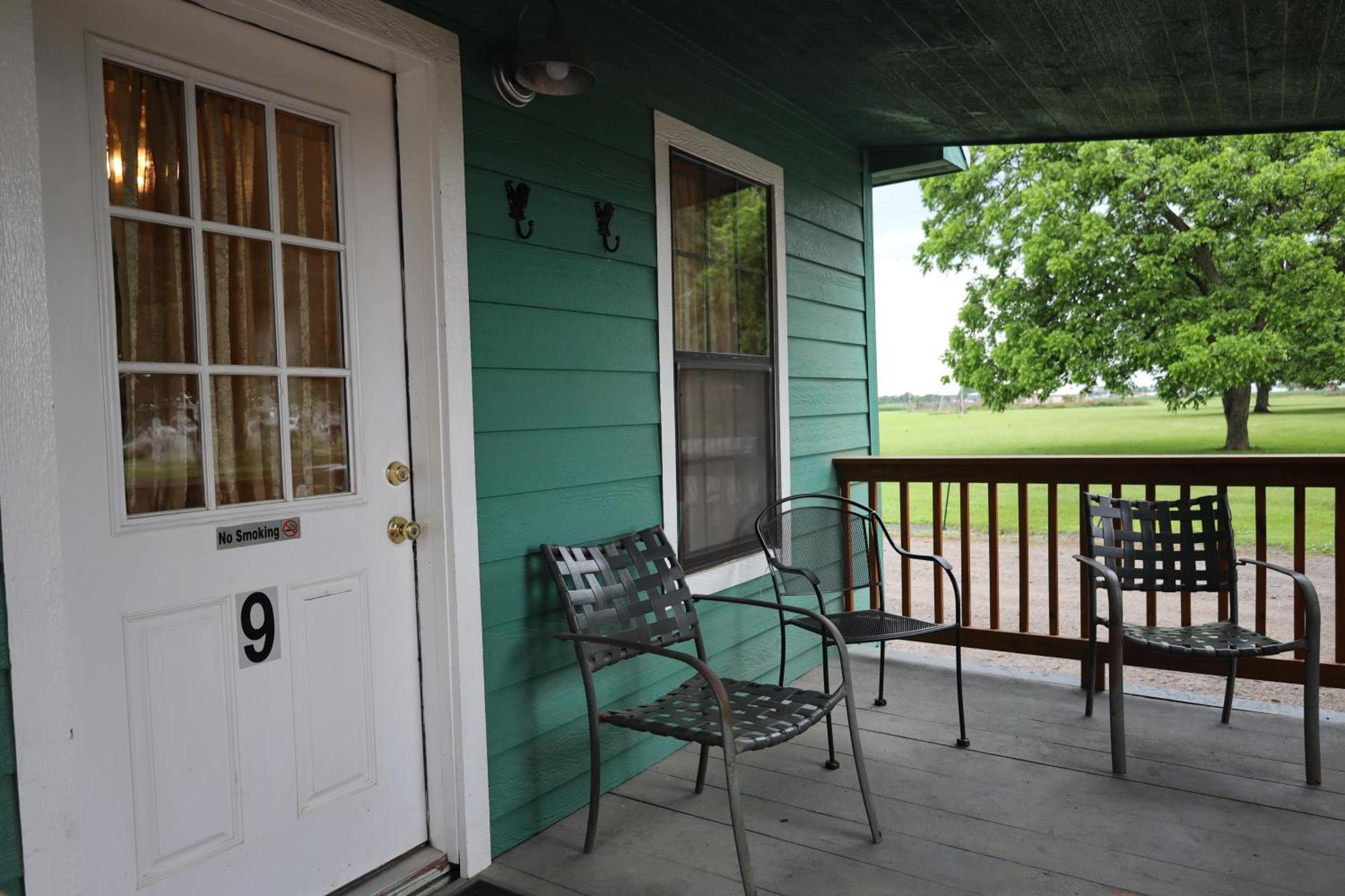 Turn On Inn Lake Village Exterior foto